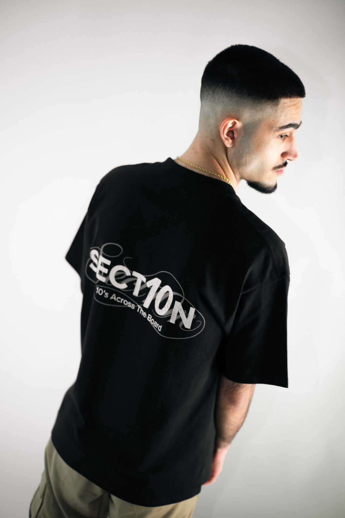BLACK SMALL LOGO TEE