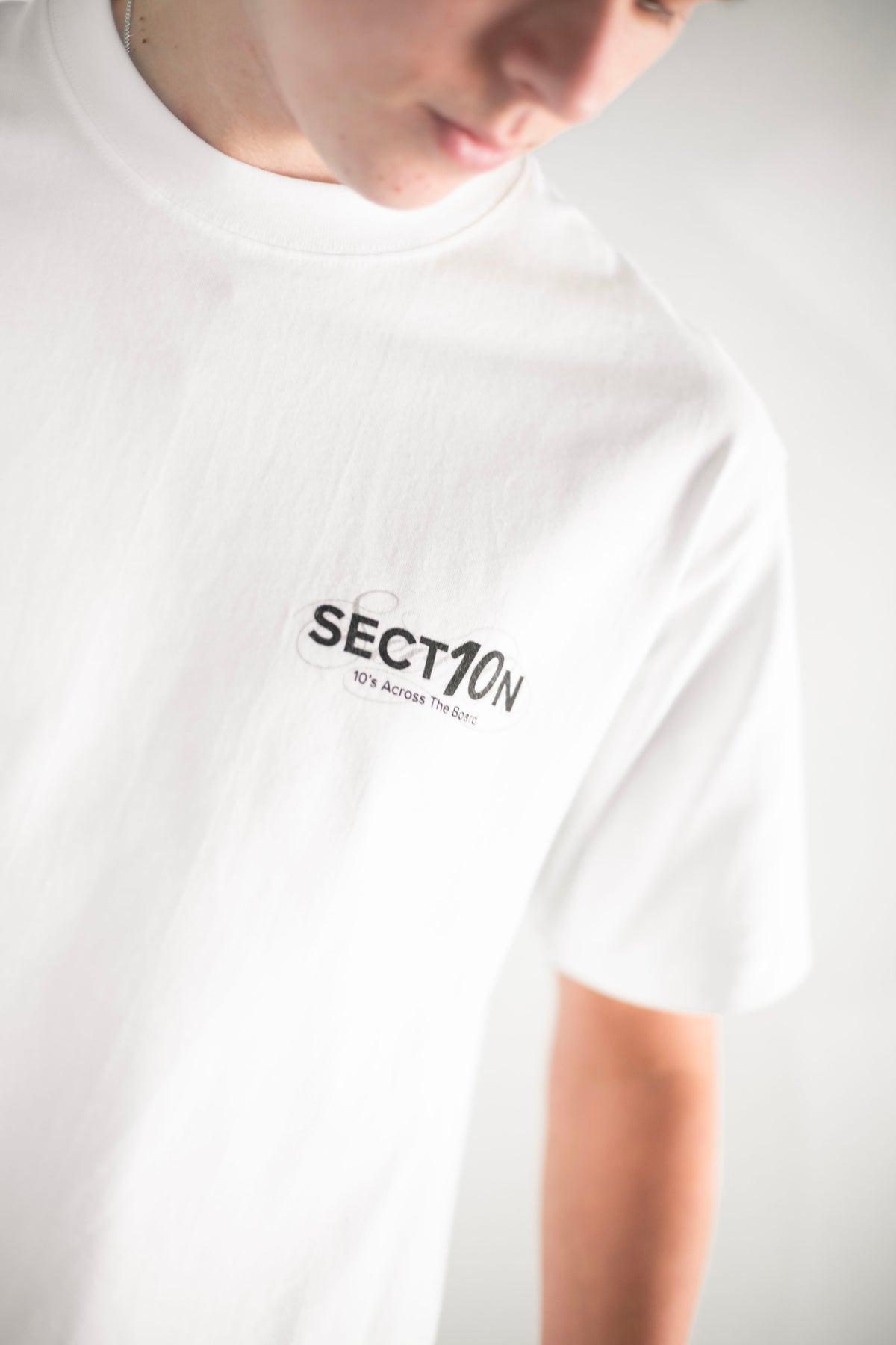 WHITE SMALL LOGO TEE